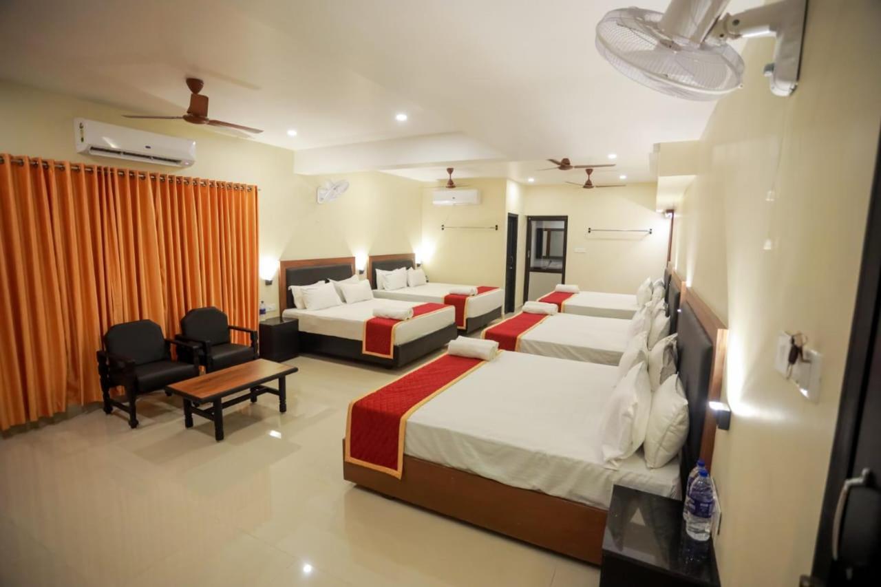 Hotel Sri Devi Канниякумари Экстерьер фото