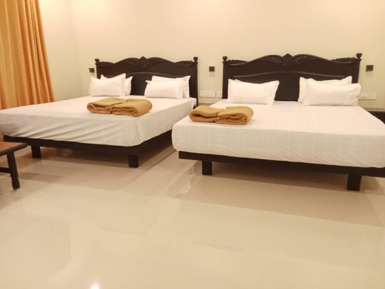 Hotel Sri Devi Канниякумари Экстерьер фото