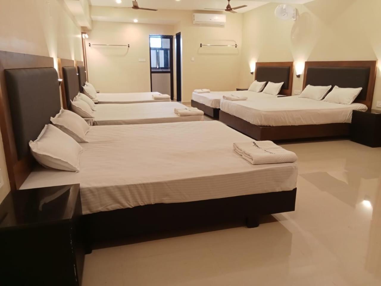 Hotel Sri Devi Канниякумари Экстерьер фото