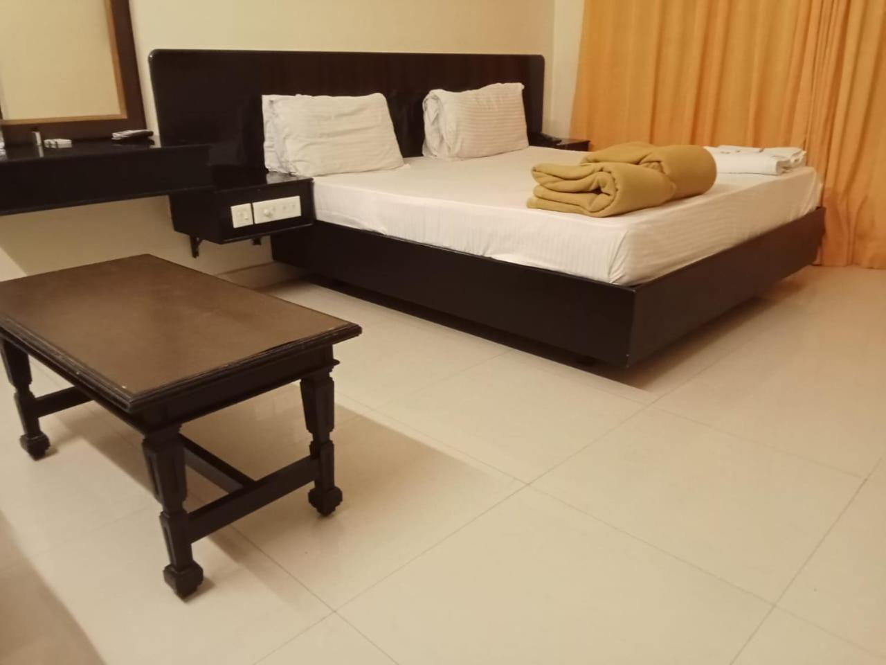 Hotel Sri Devi Канниякумари Экстерьер фото
