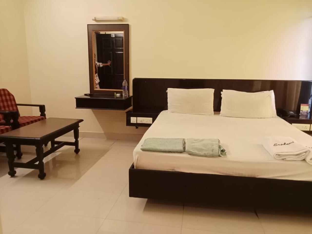 Hotel Sri Devi Канниякумари Экстерьер фото